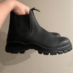 BLUNDSTONE Boots size 11